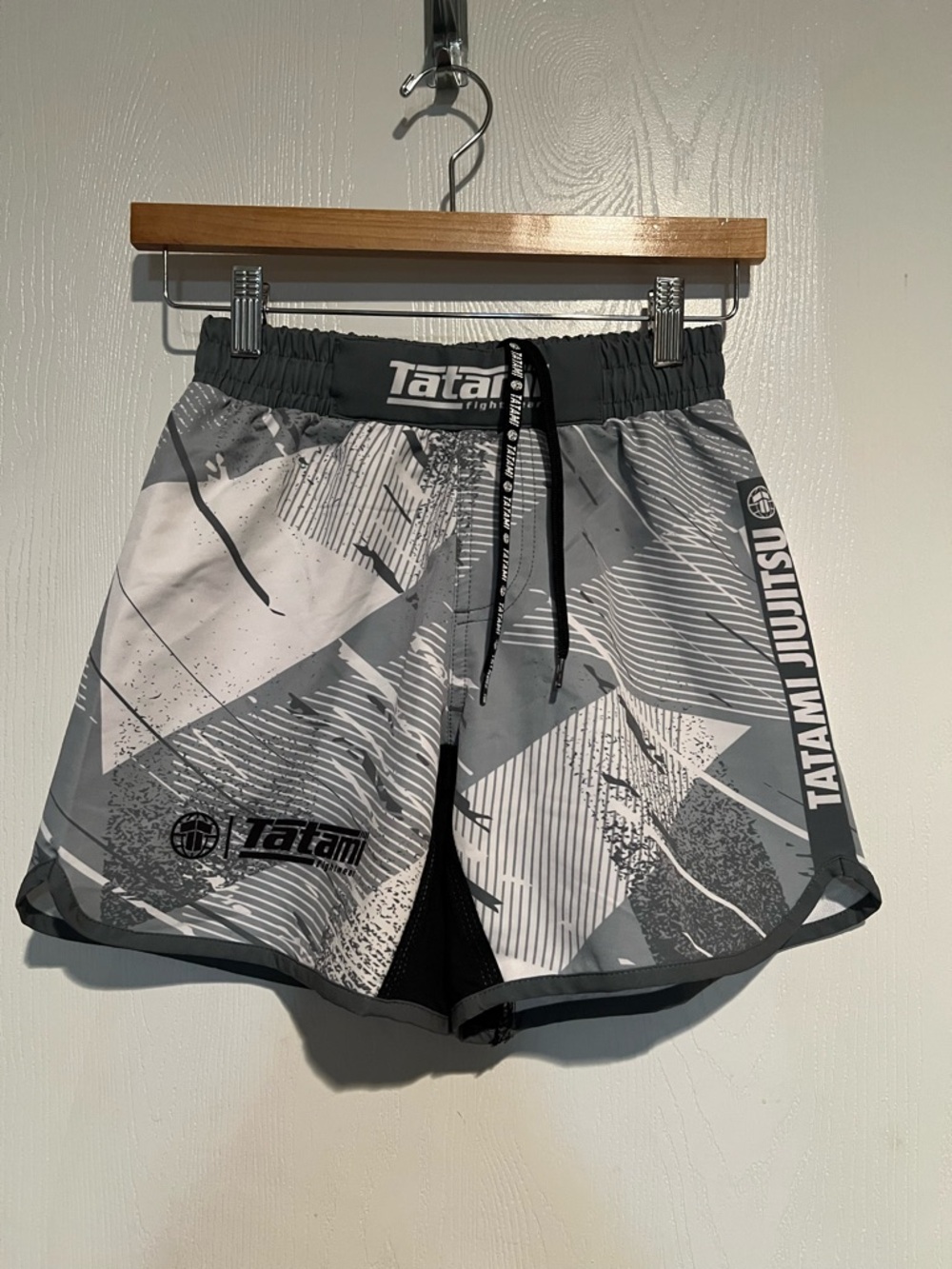 Tatami Fightwear Shorts Jujitsu Grey White MMA  Training Gym Kids Sz 7-8